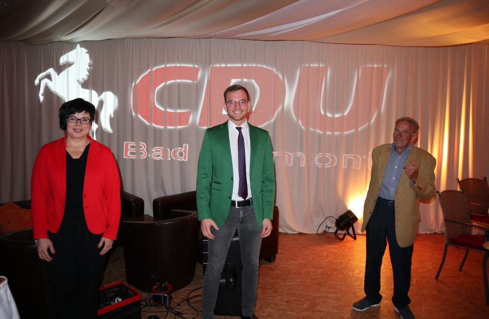 Anja Grages (stellv. Vorsitzende), Lukas Wilk (ehem.Vorsitzender), Walter Kuhlmann (stellv.Vorsitzender) Anja Grages (stellv. Vorsitzende), Lukas Wilk (ehem.Vorsitzender), Walter Kuhlmann (stellv.Vorsitzender)